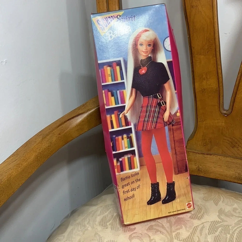 Vintage school spirit Barbie doll 1995 Big Apple Black boots blonde